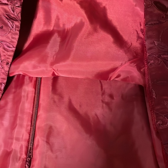 NWT Formal women’s sleeveless top tank embroidered zippered satin wine red 2X - Picture 10 of 10